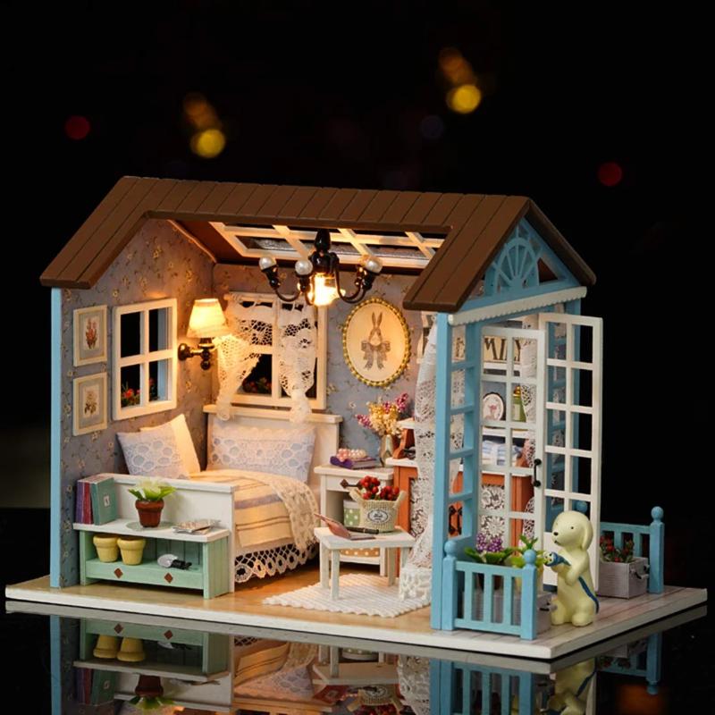 Miniature Dollhouse Sebastian Collection "Sebastian's Country Getaway" - Miniature Owl